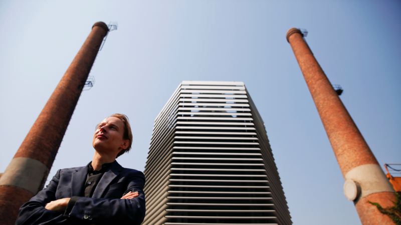 Artist: Giant Air Purifier Aims to Raise Smog Awareness in China