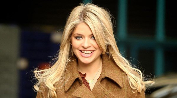 ‘New lil’ chop!’ Holly Willoughby debuts her short haircut