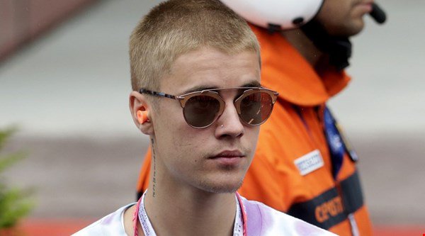 Justin Bieber says sorry after Live Lounge performance was scuppered by his nerves