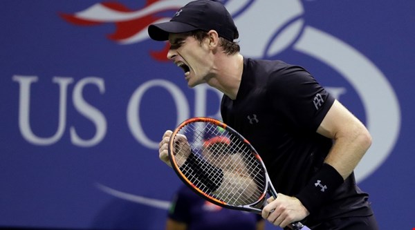 Fans blown away by Andy Murray’s record-breaking serve as he strolls in to the US Open quarter-finals