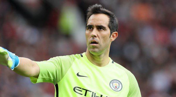 Claudio Bravo had a bit of a shocker on his Manchester City debut and everyone on Twitter went mental for it