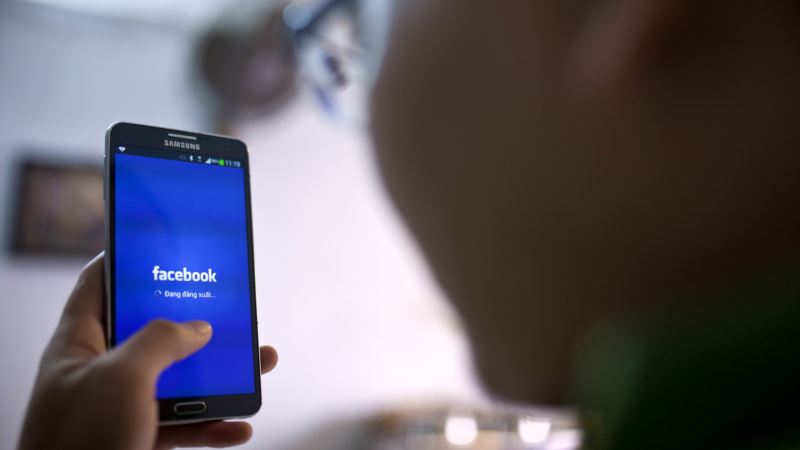 Vietnamese Official Denies Role in Facebook News Blackout
