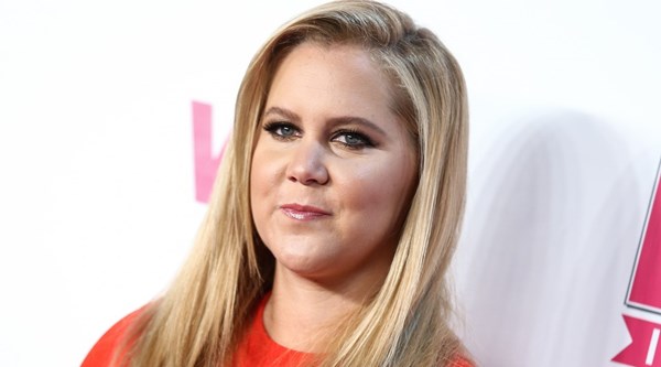 Watch as Amy Schumer tries to film her walk, with hilarious results