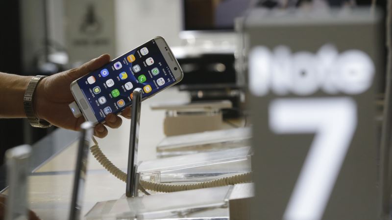 Samsung Apologizes for Phone Debacle