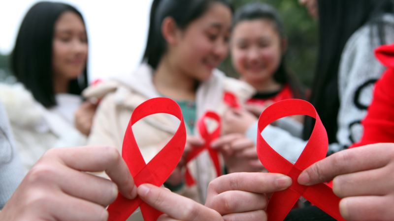 Antibodies Offer Hope in Battling AIDS