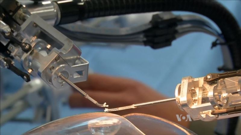Mini Robot Delicate Enough to Perform Cataract Surgery