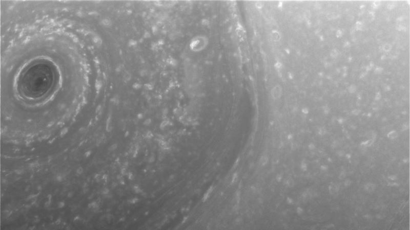 Cassini Probe Beams Back Images of Saturn’s Atmosphere