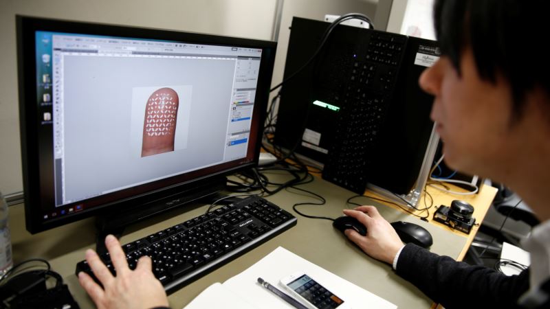 Researchers say Fingerprint Data Vulnerable in ‘Peace’ Photos