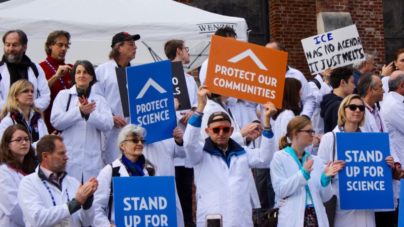 US Scientists Taking Up Unusual Role as Protesters