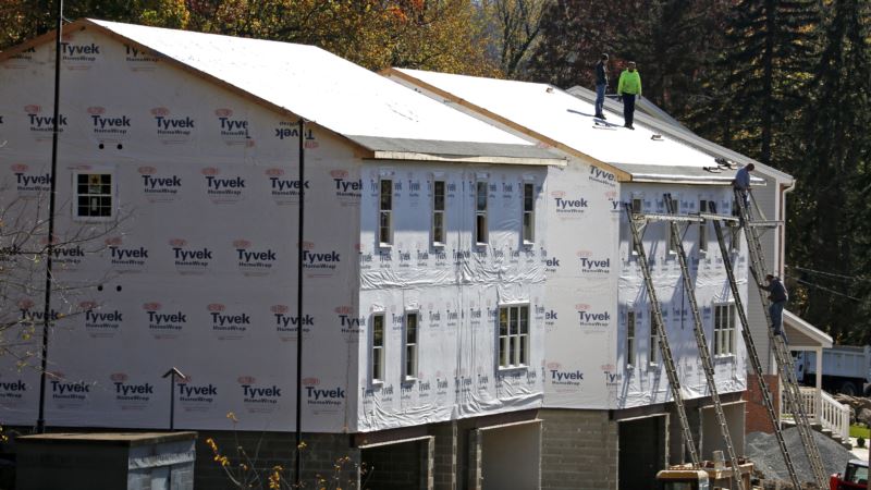 US Housing Starts Drop; Permits Rise to One-year High