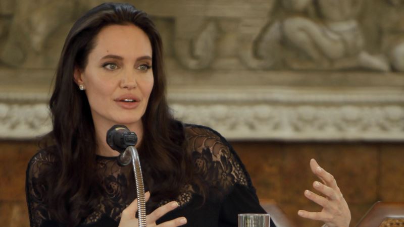 Angelina Jolie to Teach Course at London School of Economics
