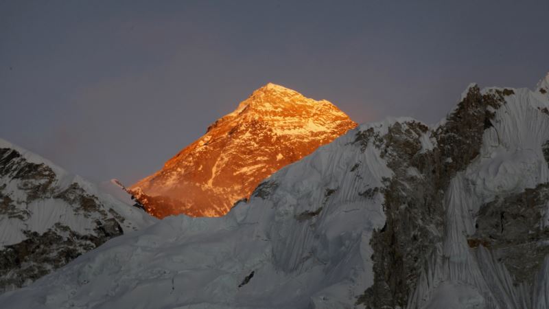 Nepal to Strap Some Everest Climbers With GPS Device