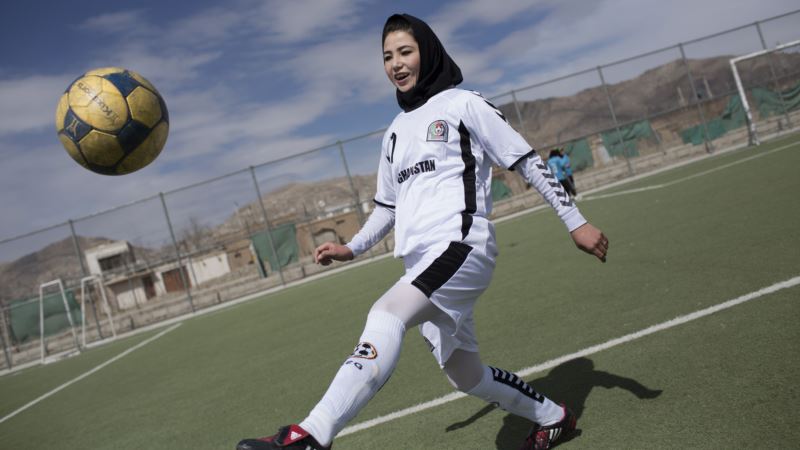 Nike to Launch High-tech Hijab for Female Muslim Athletes