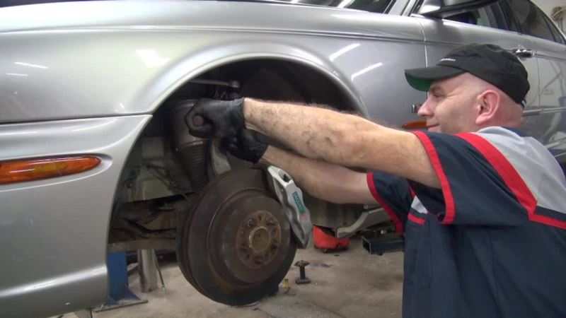 In US Town That Embraces Refugees, Auto Shop Business Flourishes