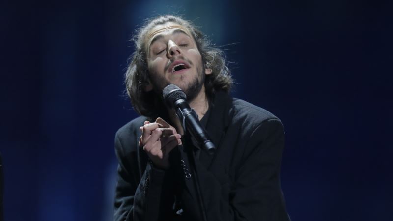 Portugal’s Sobral Wins Eurovision Contest With Tender Ballad
