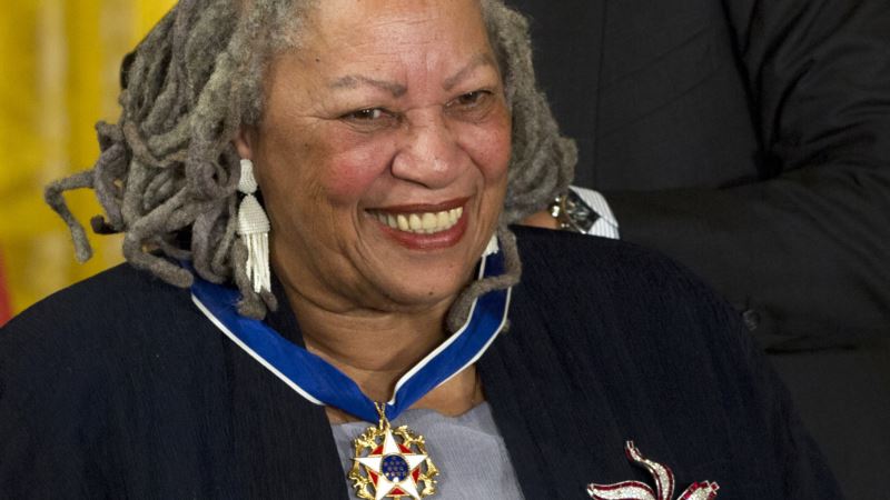 Nobel Laureate Toni Morrison Honored by Authors Guild