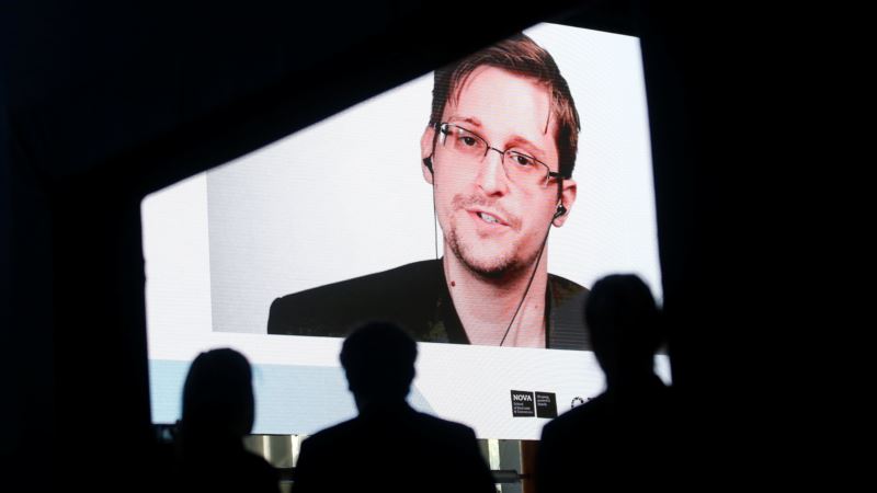 Snowden Says Democracy Under Threat by Attacks on ‘Fake News’