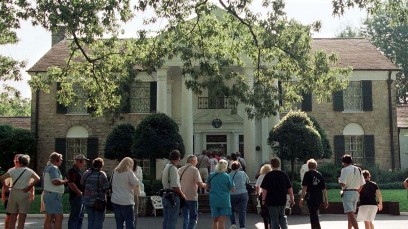 Graceland: Elvis Presley’s Lavish Mansion Opened to Public