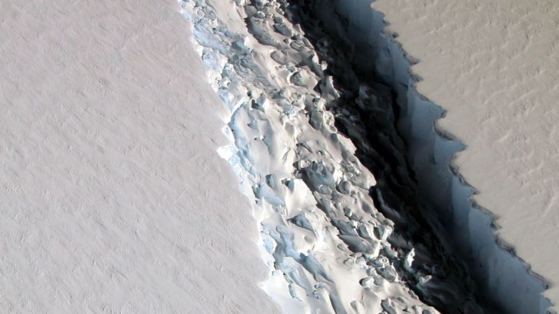 Giant Iceberg Like ‘Niggling Tooth’ Set to Crack off Antarctica