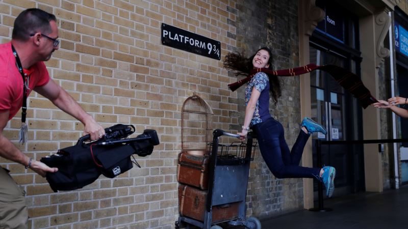 At Platform 9-3/4, Harry Potter Fans Mark 20 Years of Magic