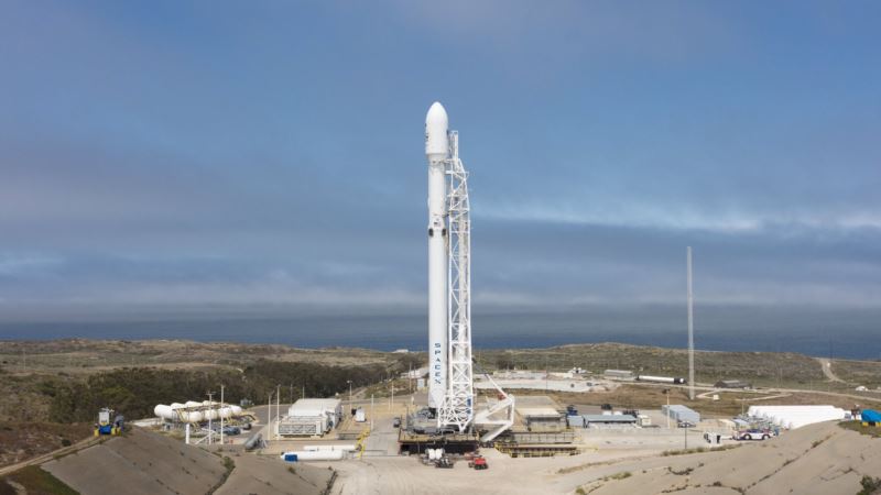 SpaceX Launches 10 Satellites