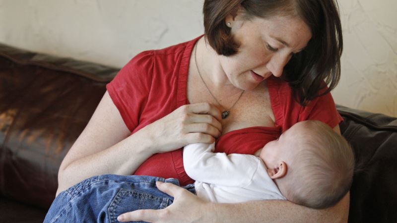 Study Suggests Moms Who Breast-feed Have Lower Risk of Heart Disease Later