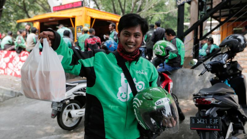 Jakarta’s Traffic-clogged Economy Gets a Lift From Motorbike Deliveries