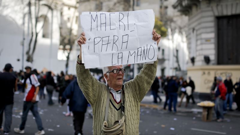 Argentina Labor Unions Protest Job Losses, Macri Policies