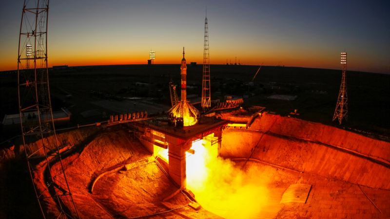 A Picture and Its Story – Spacecraft Blast Off on Edge of Day and Night