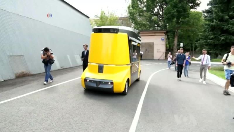 Russian Engineers Testing a Driverless Minibus
