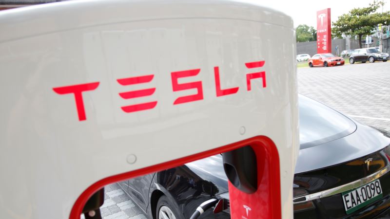 Tesla’s ‘Long-haul’ Electric Truck Aims for 200 to 300 Miles on a Charge