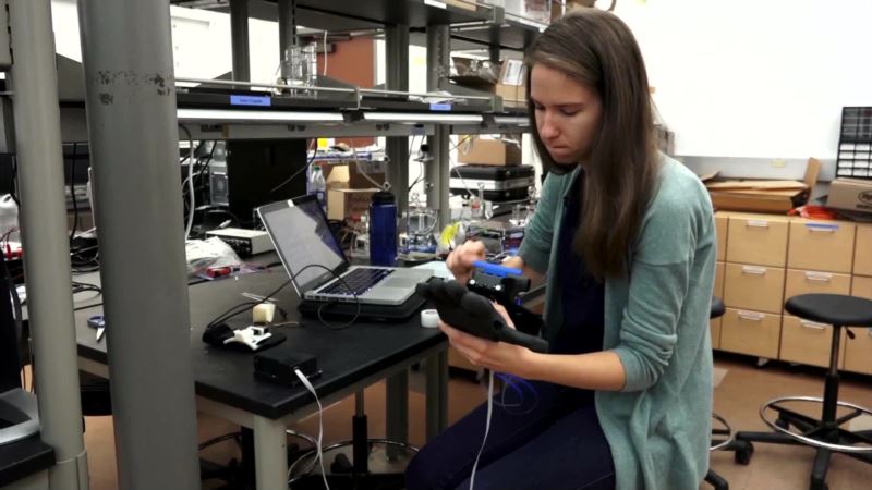 Researchers Attempt to Develop Smarter Prosthetic Hand