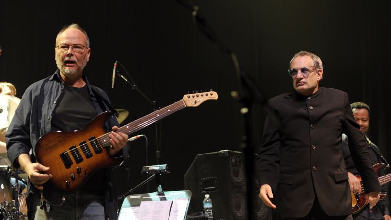 Steely Dan Co-founder, Guitarist, Walter Becker Dies at 67