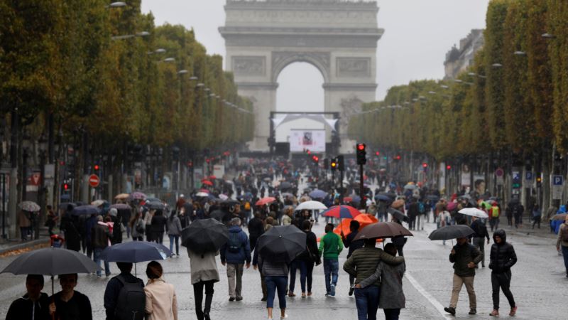 Paris Hopes to Ban Gas-powered Cars in City by 2030