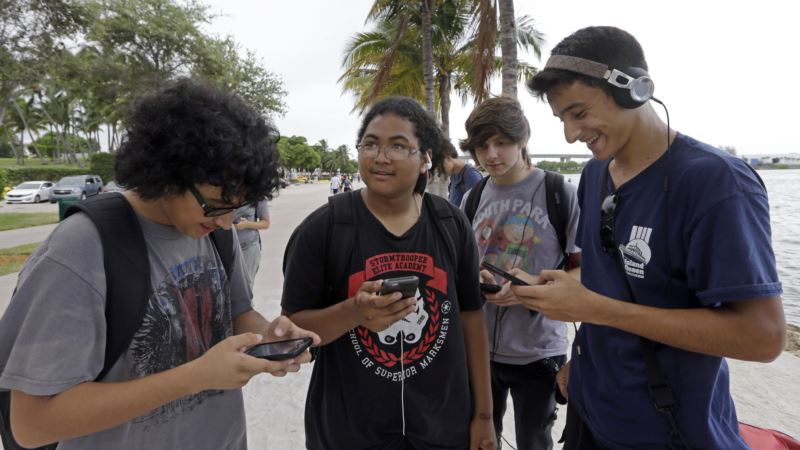 Half of US, Japan Teens ‘Addicted’ to Smartphones