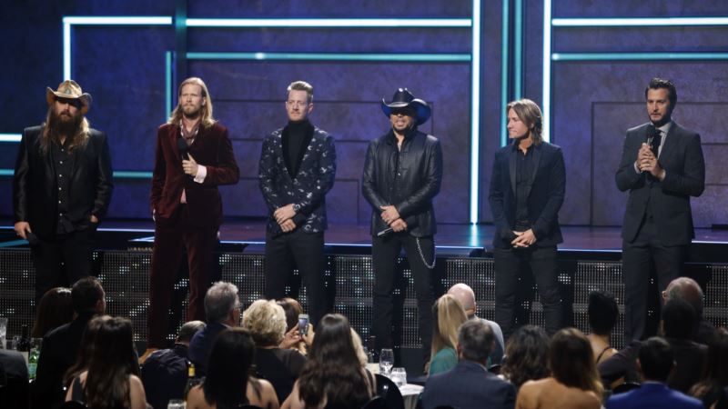 Country Stars Honor Shooting Victims at CMT Artists Show