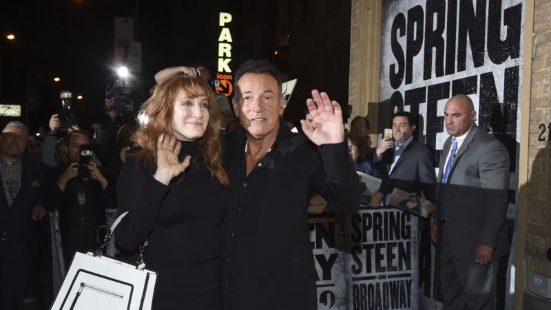 Springsteen, Top Ticket on Broadway, Extends Run