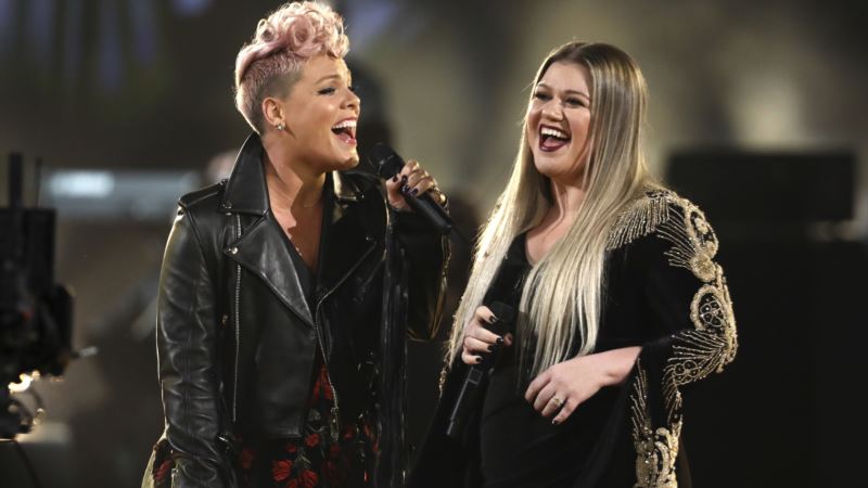 Musicians Unite at AMAs in Wake of Tumultuous Year
