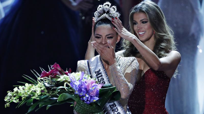 Contestant from South Africa Wins Miss Universe Crown