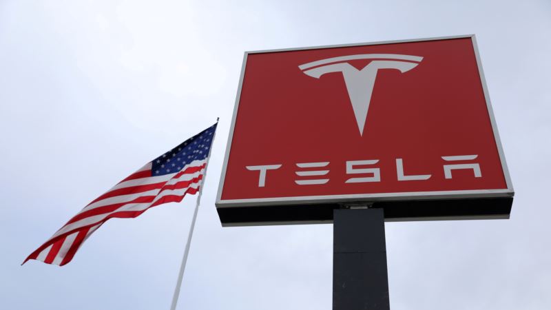 Tesla to Enter Trucking Business With New Electric Semi