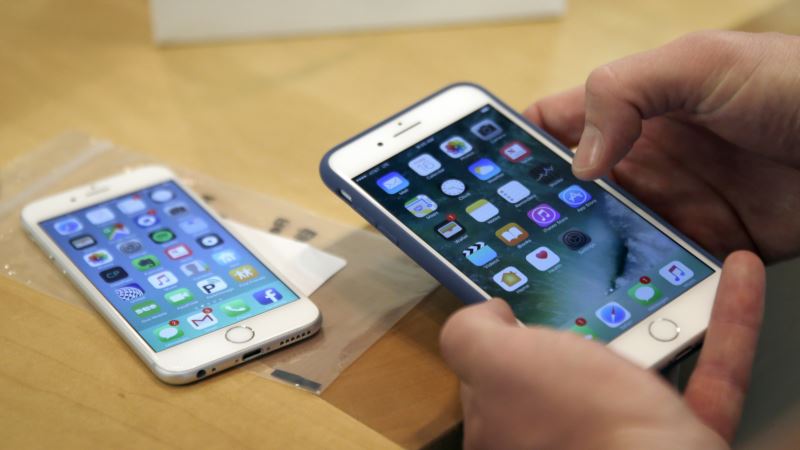 Lawsuit: Apple Slowed iPhones, Forcing Owners to Buy New Ones