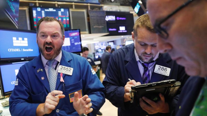 Wall Street Lower as Amazon, Technology Stocks Drag