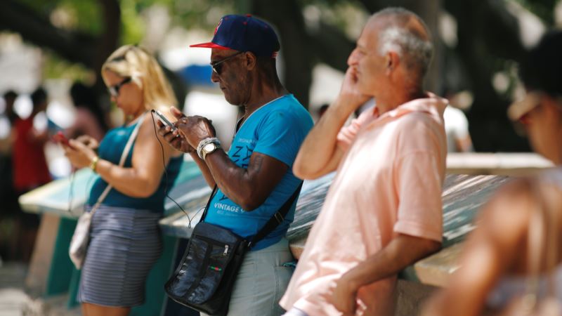 Cubans Cheer as Internet Goes Nationwide for Day