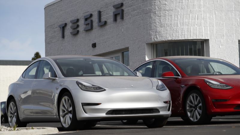 As Tesla Deals With Internal Woes, Rivals Make Their Move