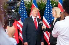 VOA special correspondent Greta Van Susteren interviewing President Donald Trump in Singapore, Aug. 12, 2018.