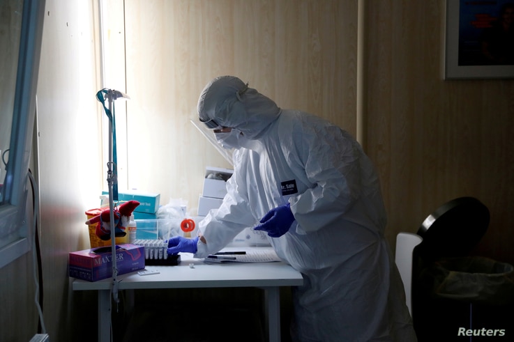 FILE PHOTO: A healthcare worker works at a COVID-19 testing site as the spread of the coronavirus disease (COVID-19) continues…