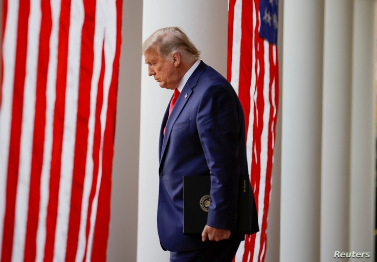 U.S. President Donald Trump walks down the West Wing colonnade from the Oval Office to the Rose Garden to speak to the press, at the White House in Washington, Nov. 13, 2020.