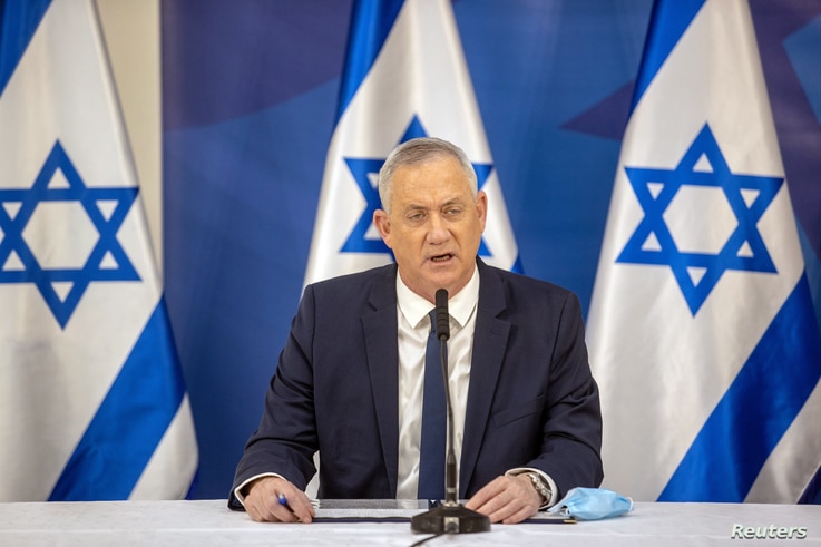 Israel's Alternate Prime Minister and Defence Minister Benny Gantz issues a statement at the Israeli Defense Ministry in Tel…