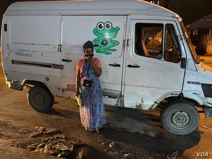  VOA Hausa journalist Grace Alheri Abdu stands next to a bakery delivery van on Nov. 28. A delivery driver named only as Peter, drove the journalist to Port Harcourt . 