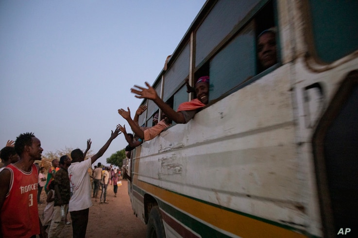 People who fled the conflict in Ethiopia's Tigray region, arrive on a bus at Umm Rakouba refugee camp in Qadarif, eastern Sudan, Nov. 26, 2020. 